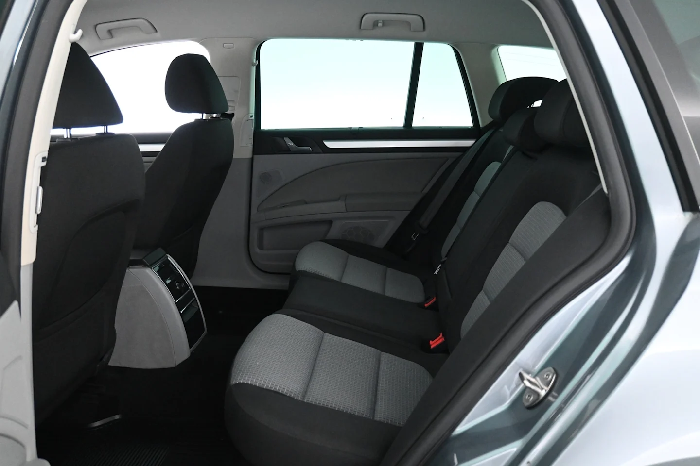 Car Image - 2UIM9TJ80thScPVWVtNHqn