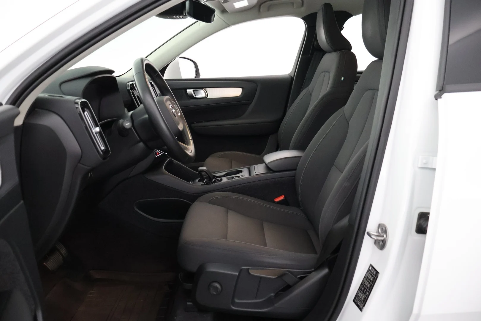 Car Image - 40dtQzLDzg7l5wRealjv08