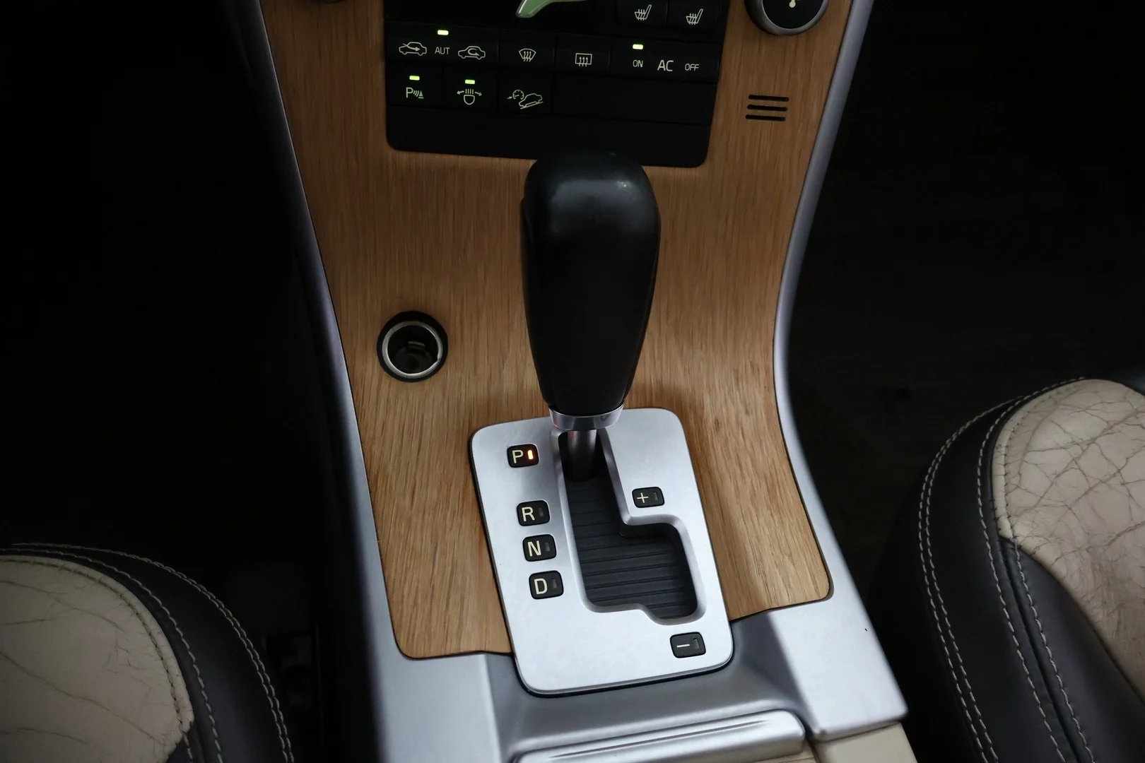 Car Image - I12zlhkrTX9FWxUtykkdz