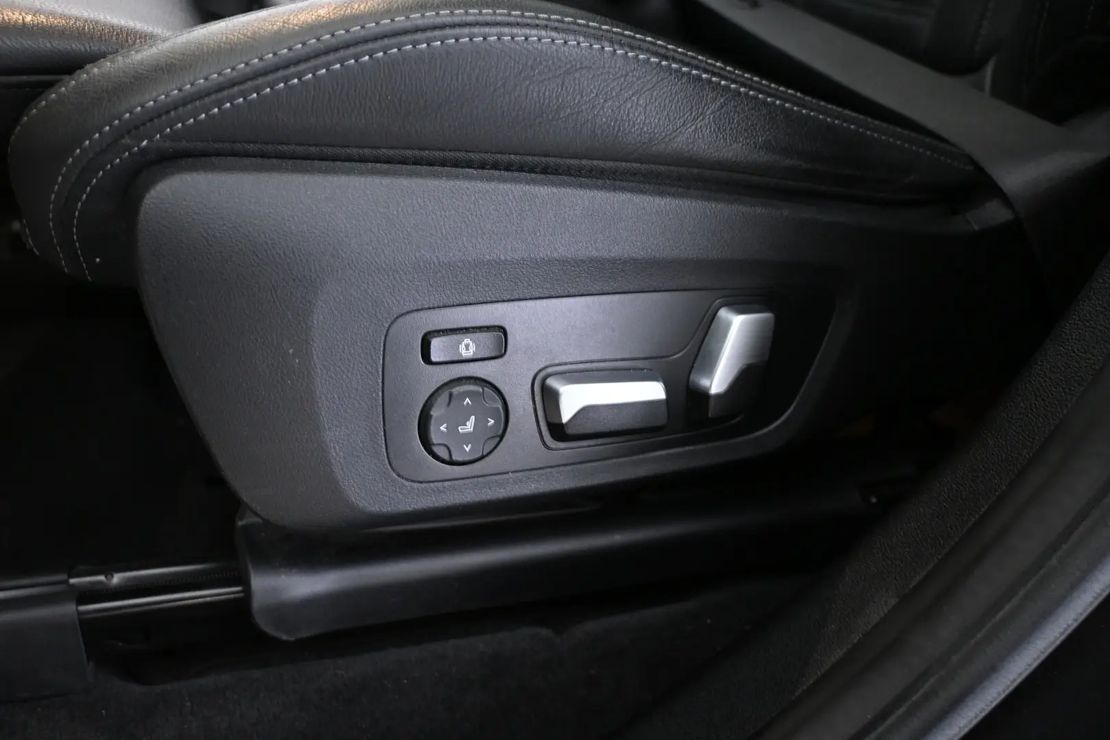 Car Image - 4inOrPzln1GFfxfyTUN3vI