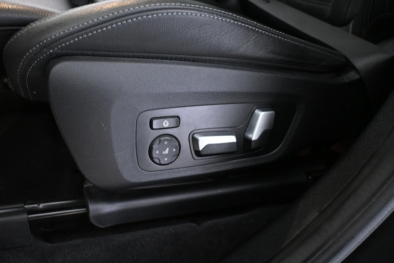 Car Image - 4inOrPzln1GFfxfyTUN3vI