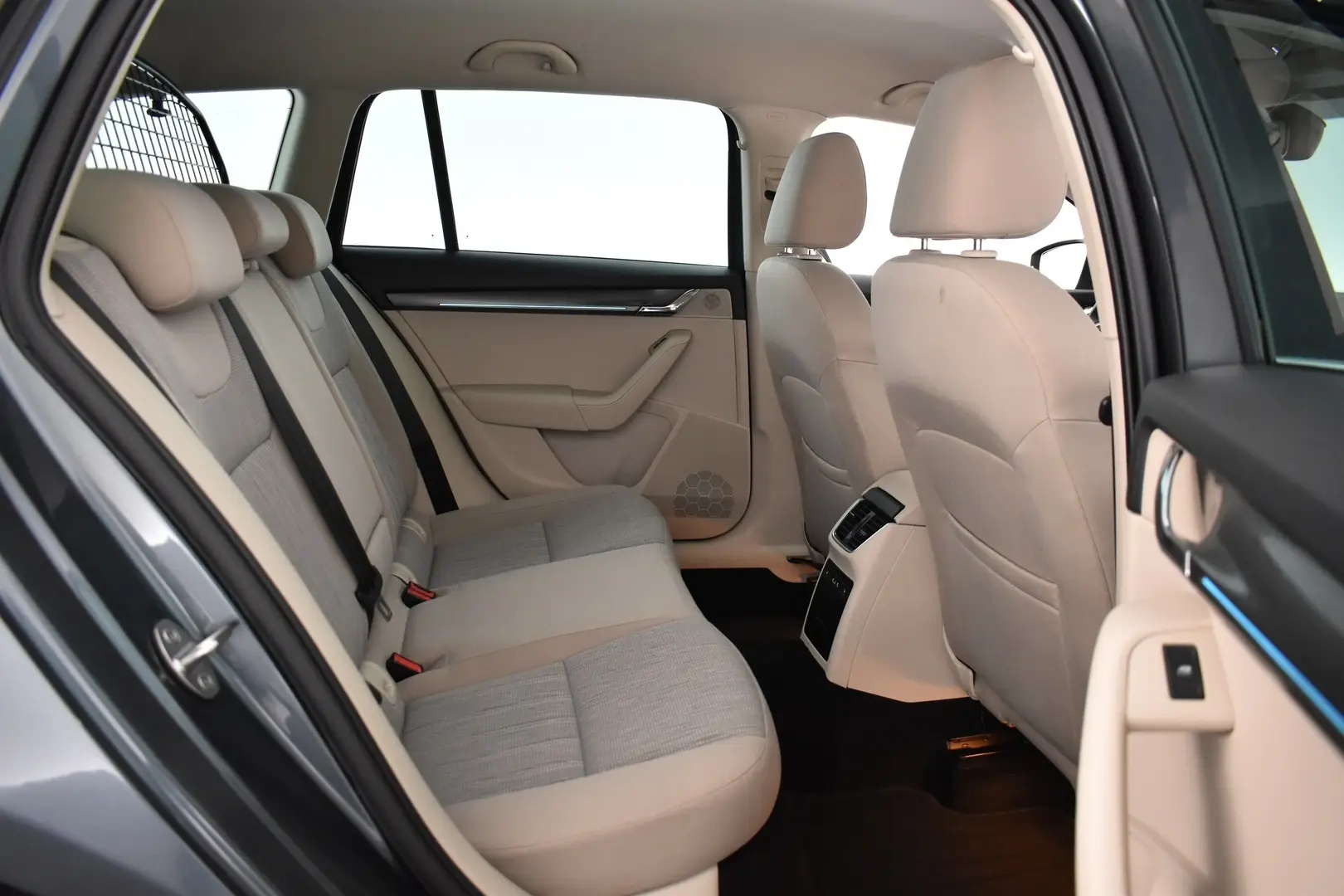 Car Image - 2A6N87Rp9LIGAb9RUVqpZJ