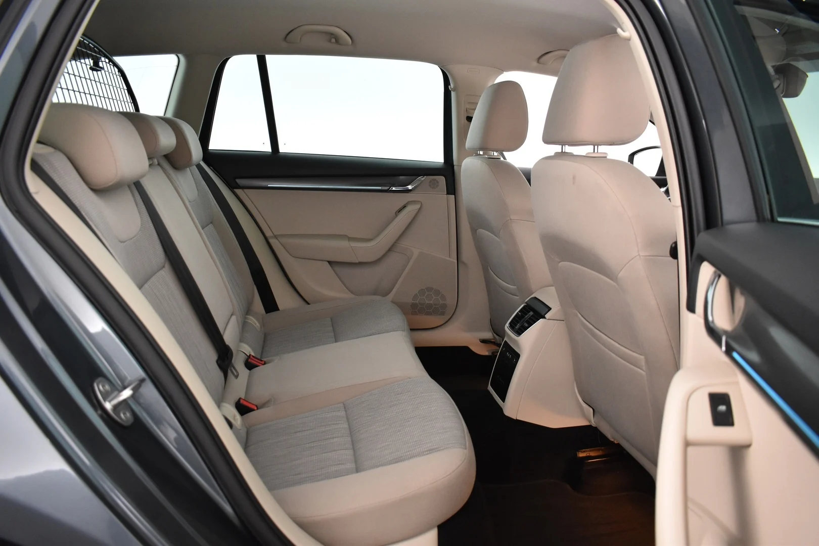 Car Image - 2A6N87Rp9LIGAb9RUVqpZJ