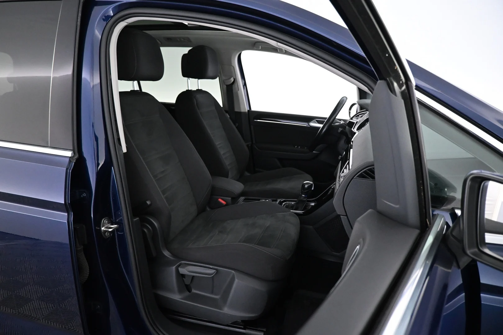 Car Image - aIotCidU2xQPXUOSru4Un