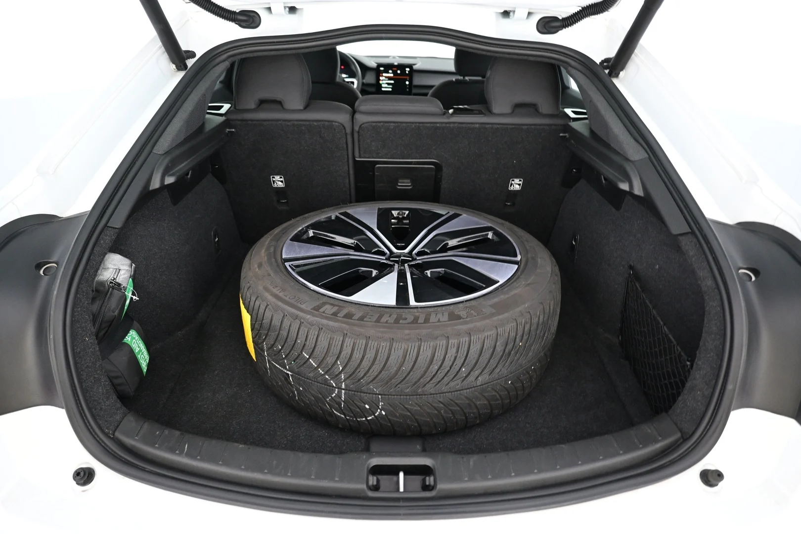 Car Image - tjFOjBh8lJchsJnwqGls4