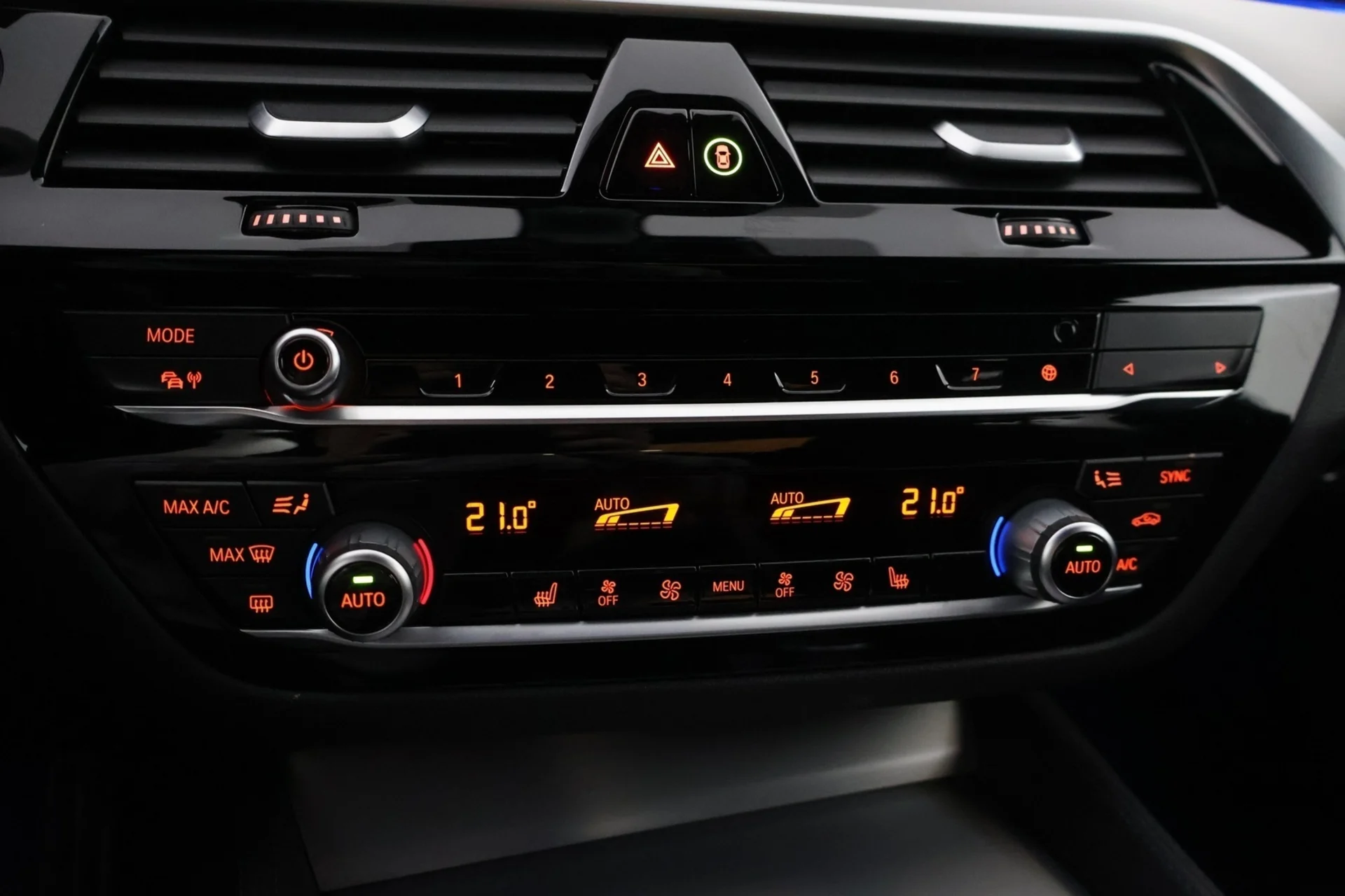 Car Image - 2SnU71N6OOf51jb8rGL6S9