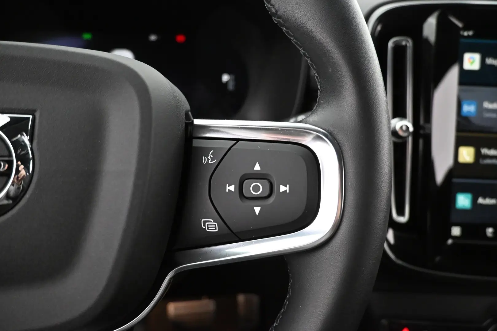 Car Image - lFNsjZot8TnNwpbwEIuYz
