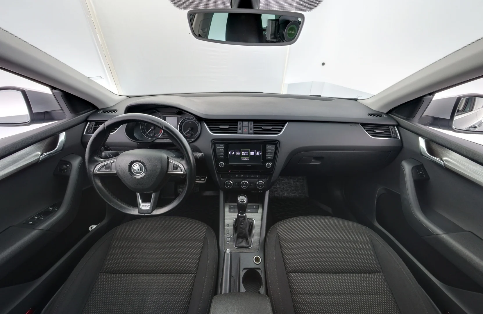 Car Image - 2ENxO85pcpdVr3J3Xudyyy