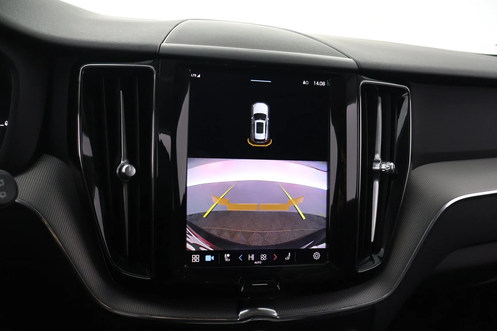 Car Image - y8QXUhw7qAzNICY6UaxLq