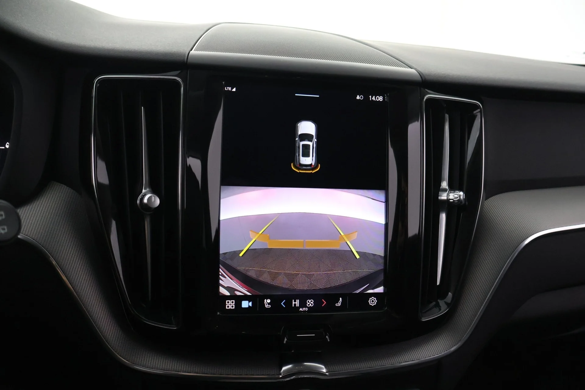 Car Image - y8QXUhw7qAzNICY6UaxLq