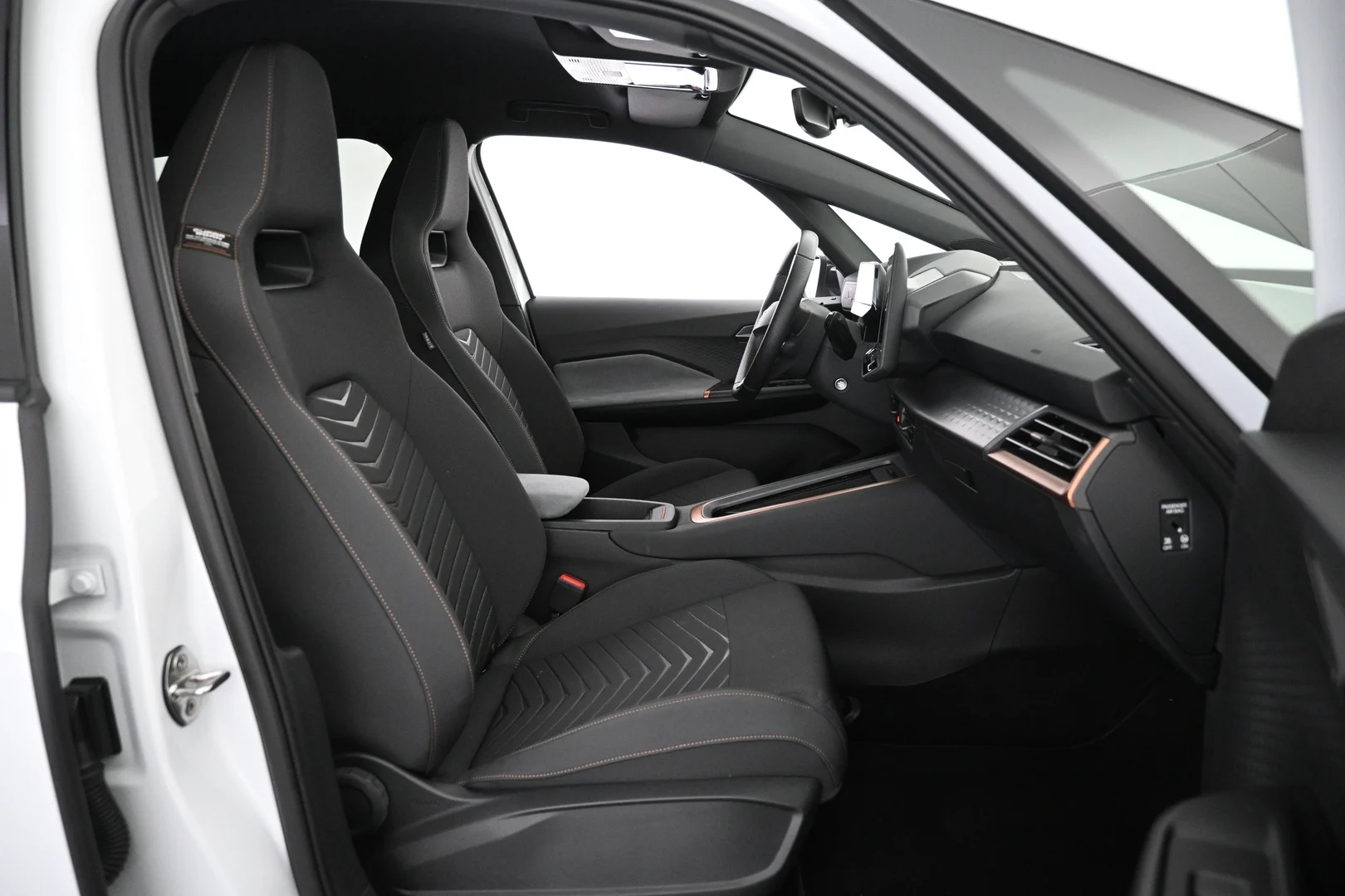 Car Image - 2ImJ4lELK1RcYePWUTV8Ck