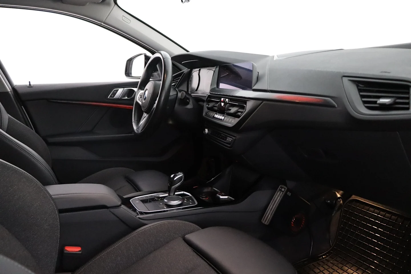 Car Image - 3NFLyRLOvOHHZrBj9xKKzH