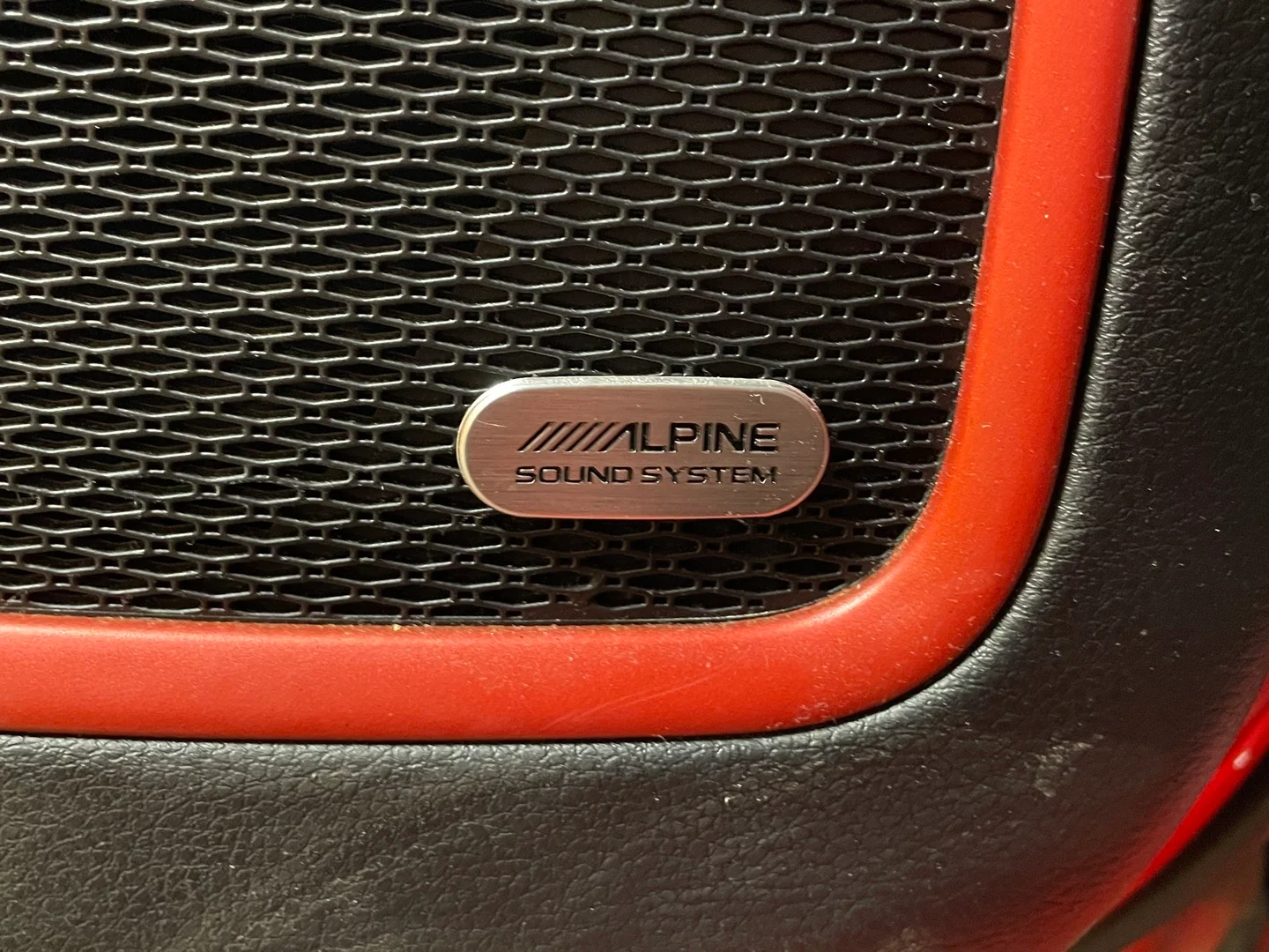 Car Image - 2OeRIyCI2CbbhlWklZg2yF