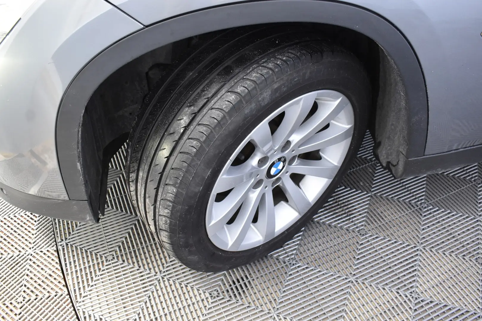 Car Image - 6J7xgldkjhVKfdQTI8ELRd
