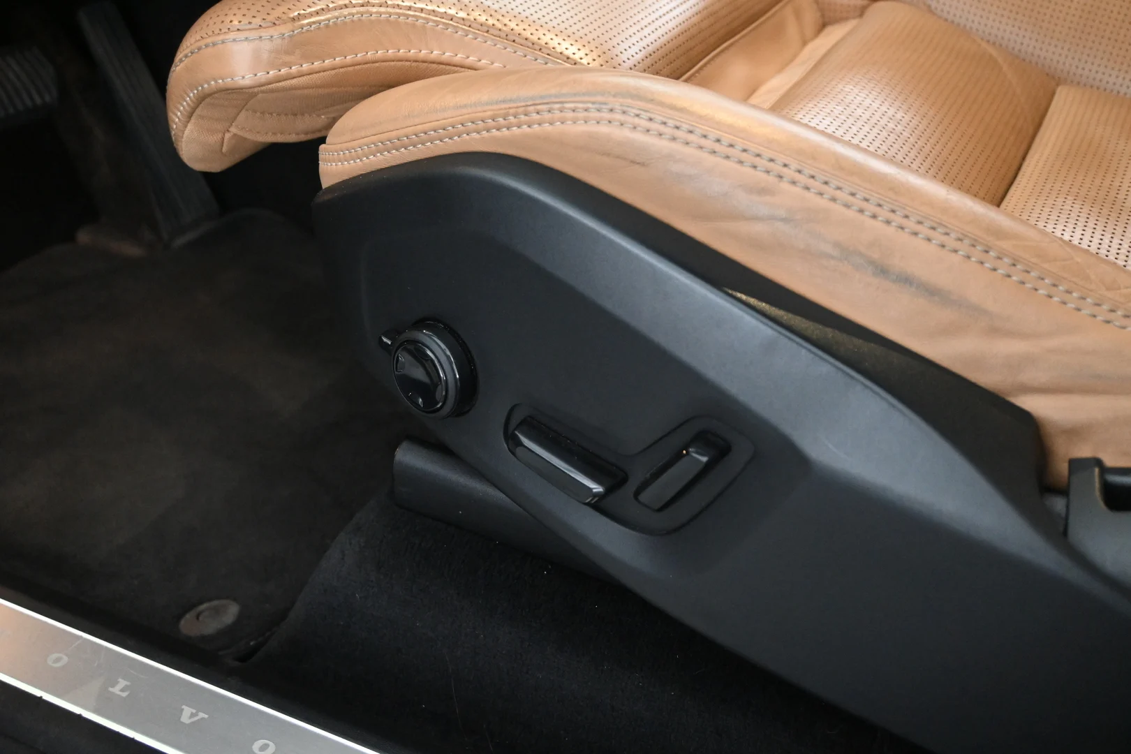 Car Image - 7iZ8vvXkAeZa6lKVkrMEUm