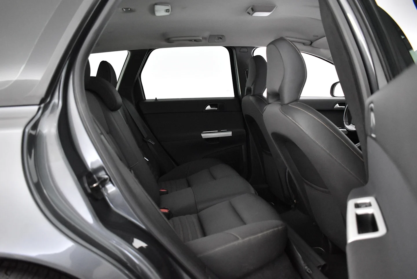 Car Image - d9xGQwJWQYDalNb4sWHY3
