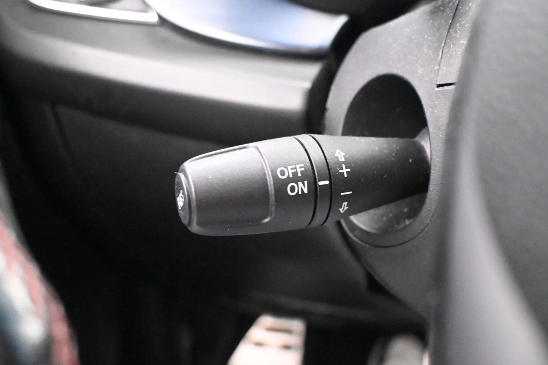 Car Image - 2pCnNb9mLk8ye1D12rZfqk