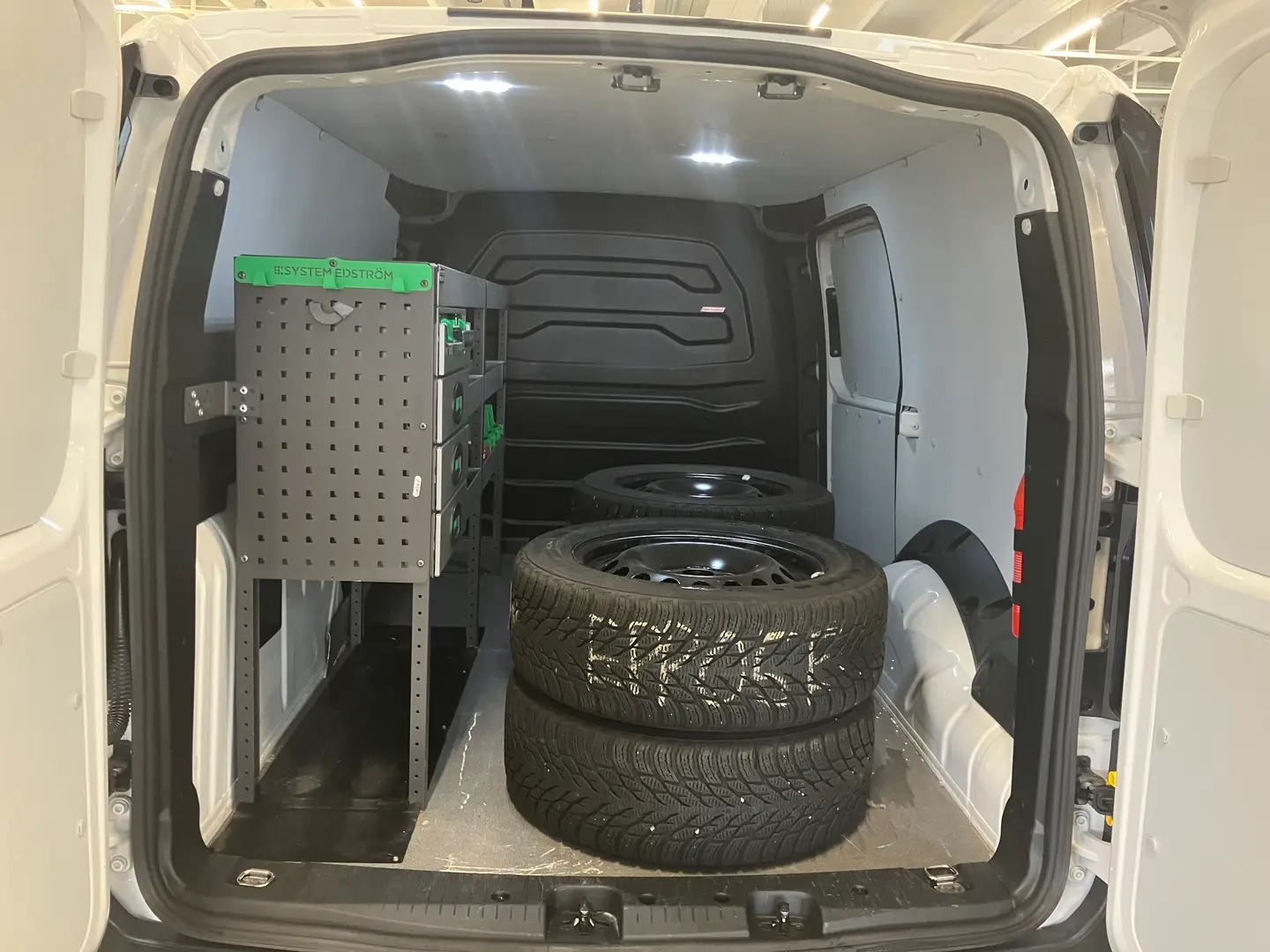 Car Image - 6lBYe9phoVmK3UWK1j0pR7