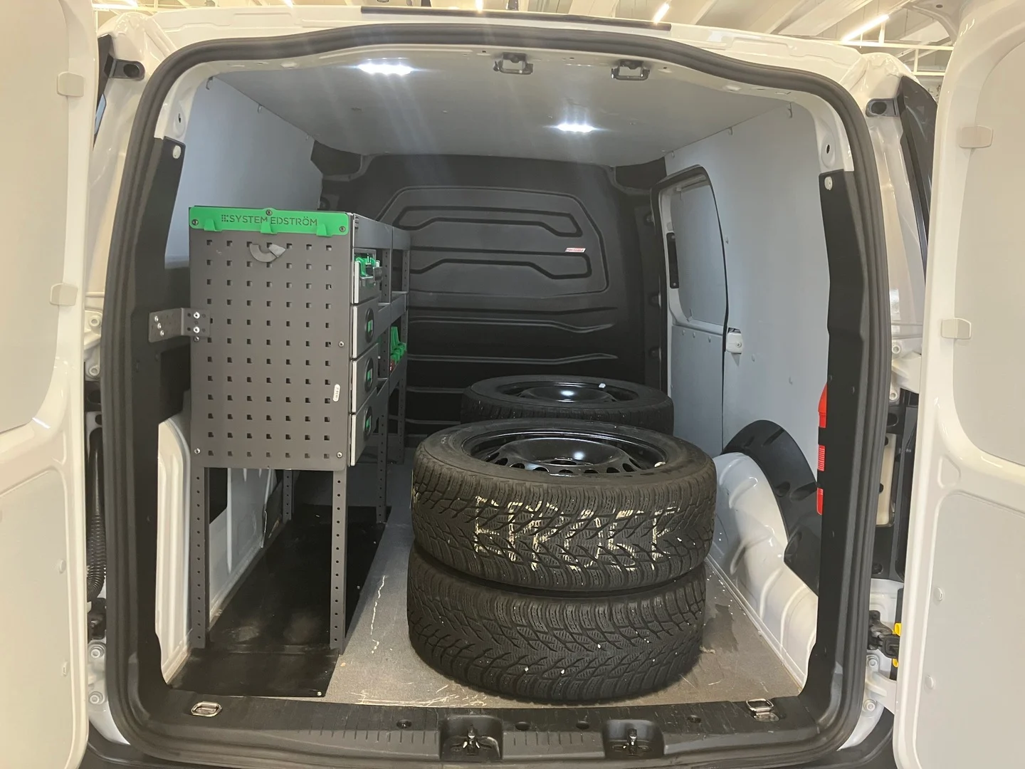 Car Image - 6lBYe9phoVmK3UWK1j0pR7