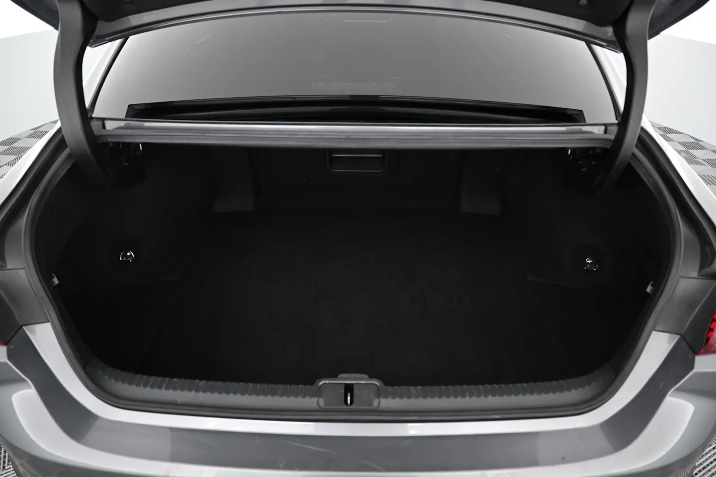 Car Image - iDVTGOn2b5sG4IIegPqFf