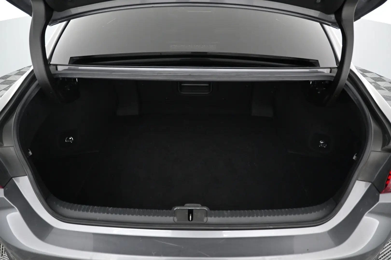 Car Image - iDVTGOn2b5sG4IIegPqFf