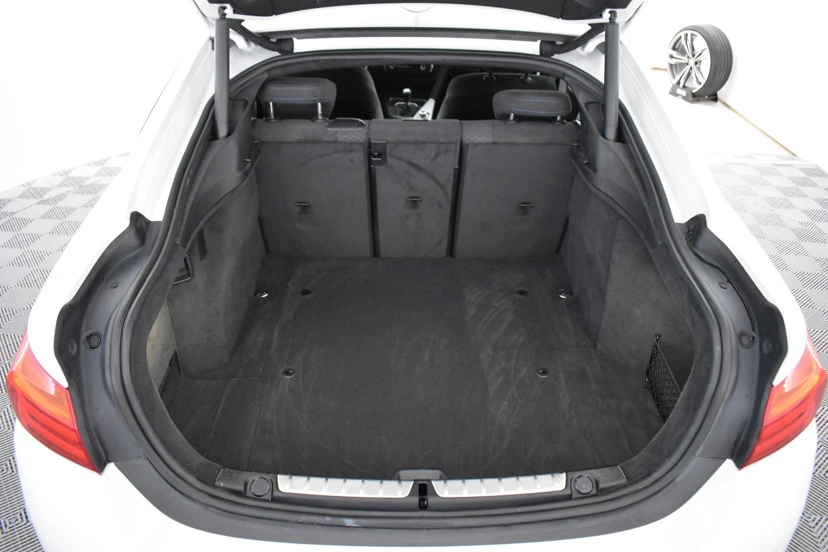 Car Image - 4ltpRQBgzcT4H3MtUhVP5w