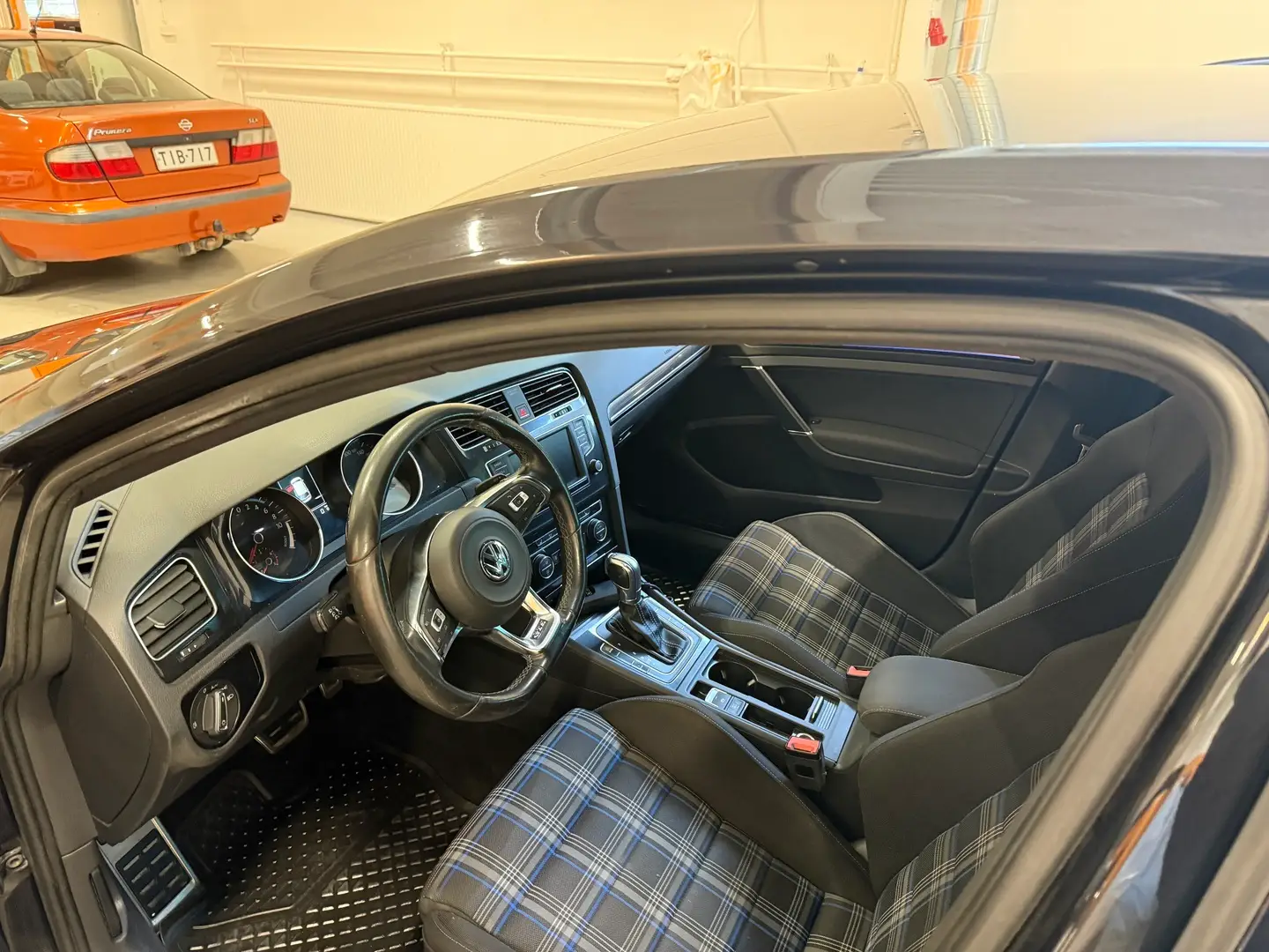Car Image - 74CP2u5TMS9qwrkX1Zwg9m