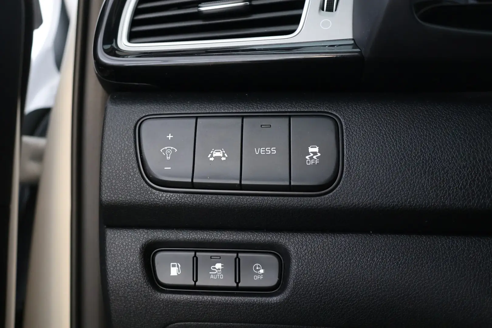 Car Image - 2mkQt3Zs3IbKnHy2AU8rzz