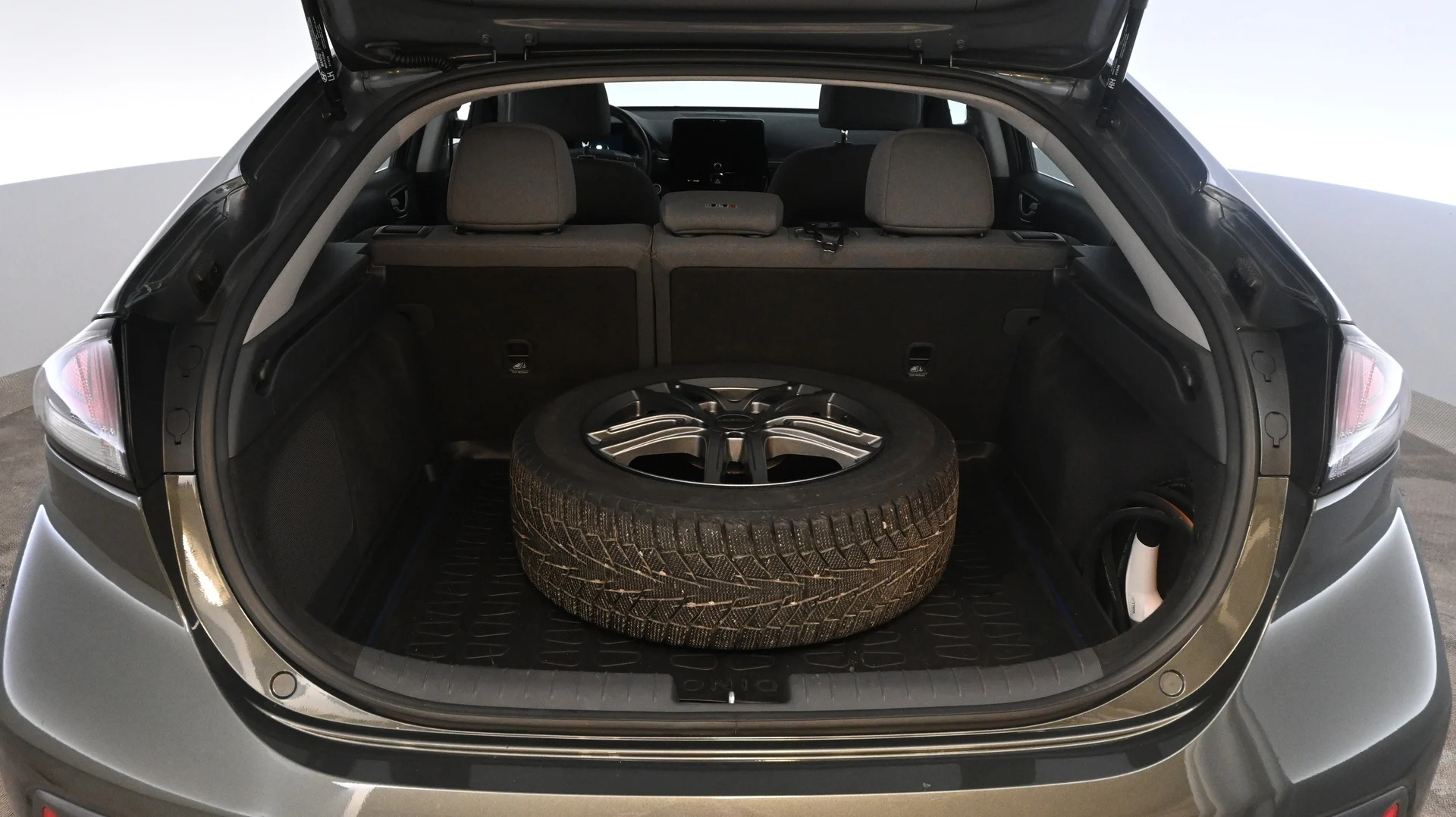 Car Image - KkWHSbnMeuCDJoKUa0SMa
