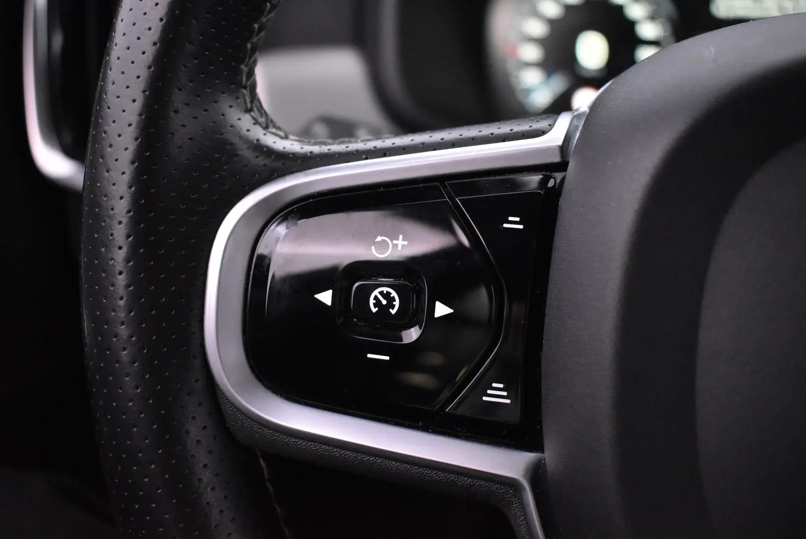 Car Image - 1e9fGs4AKUMRy7C7q8y4tz