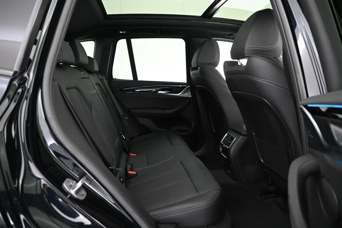 Car Image - 6iLASqGFR5Weqnzj4Jpbcc