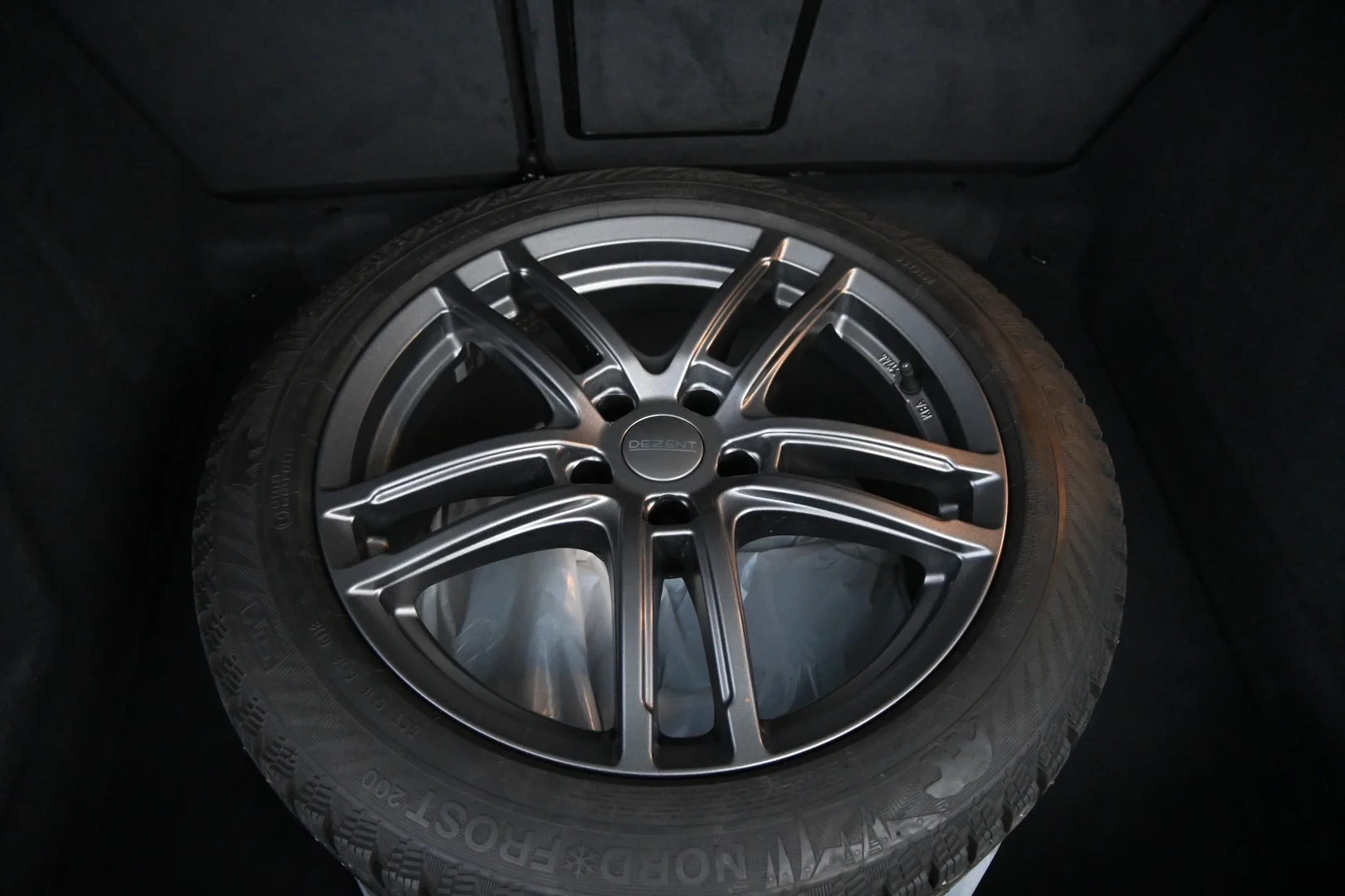 Car Image - 3yJ7OGM5kH5DaV2mzsMJQo