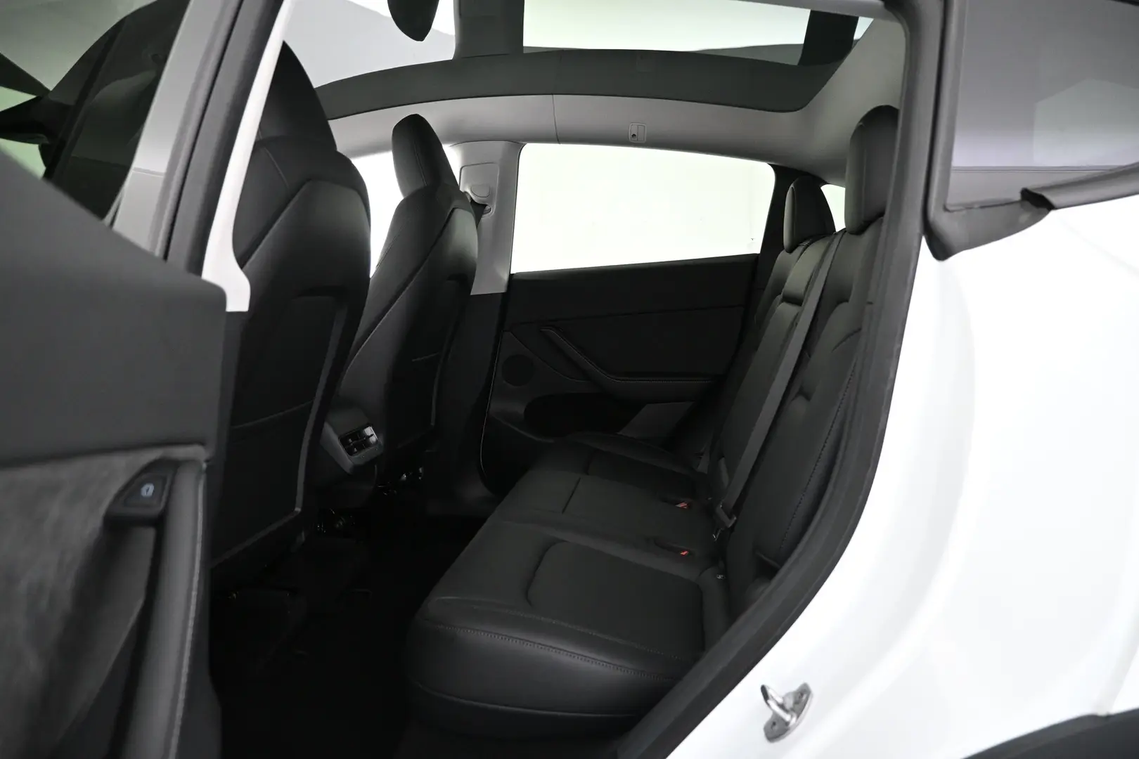 Car Image - 6OXaka8mVGQyCFP616dBtJ