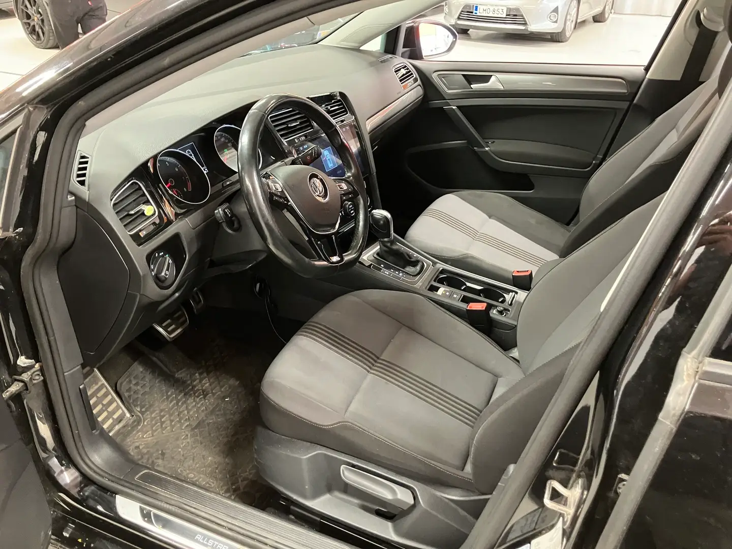 Car Image - 3bAhNaTKyiet3Skr1LhaZl