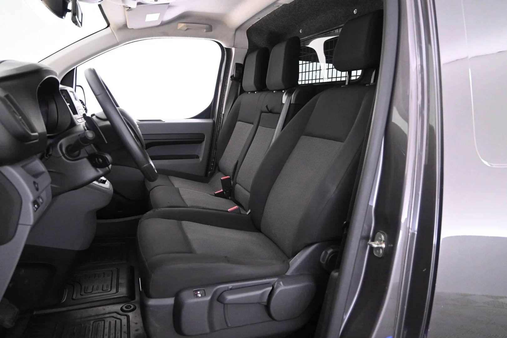 Car Image - 54n9neDxX7Dd7JbydJZxhR