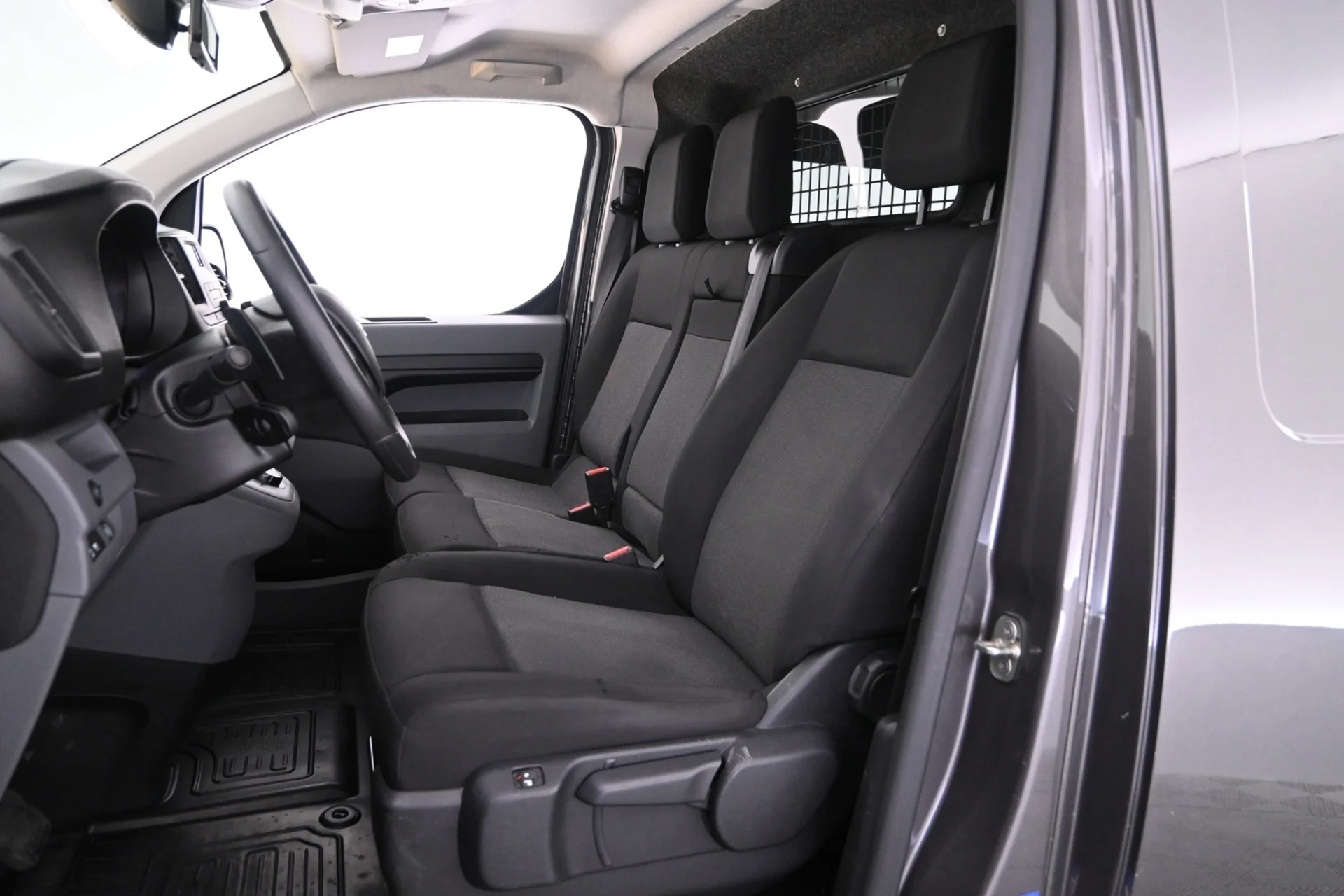 Car Image - 54n9neDxX7Dd7JbydJZxhR