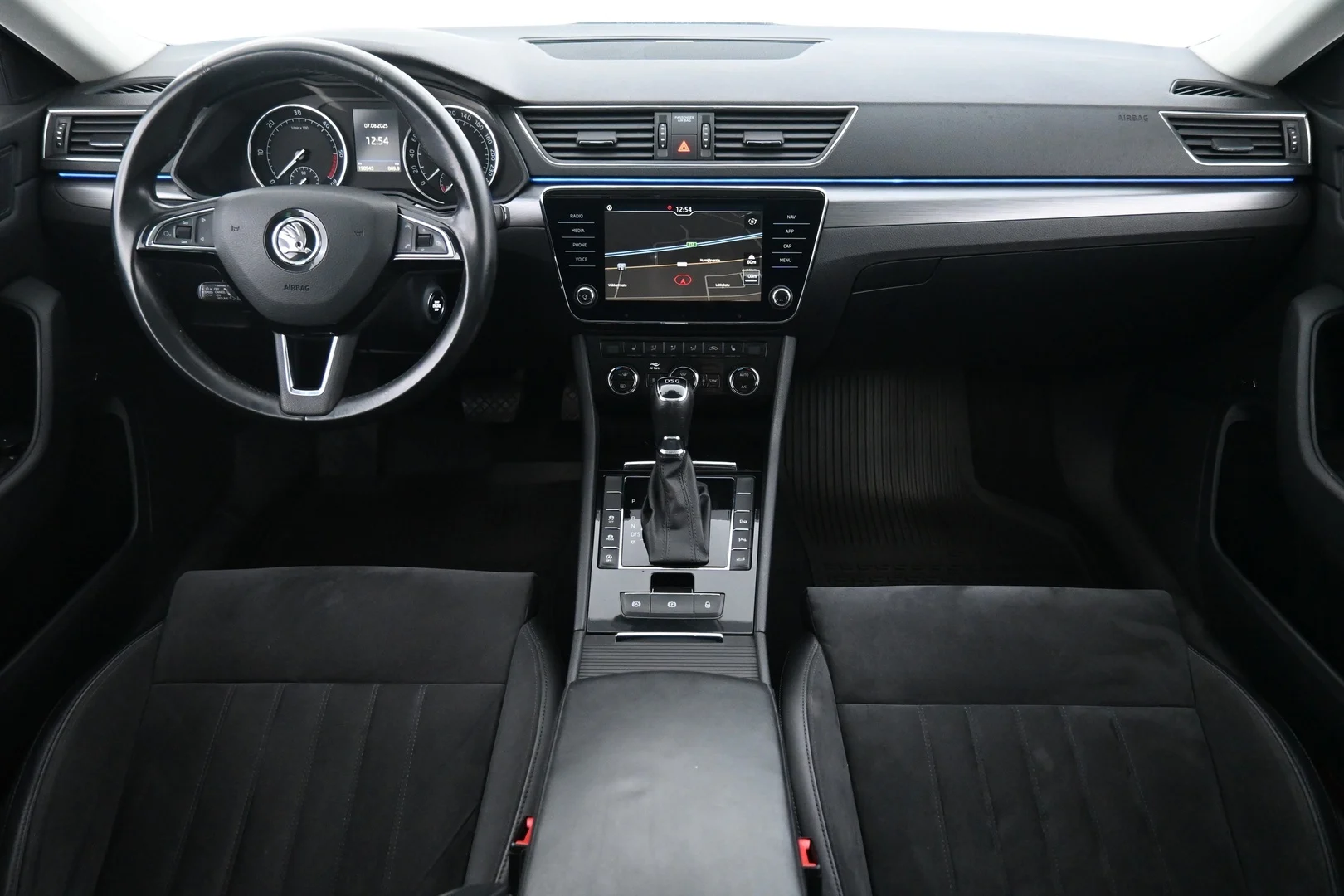 Car Image - XFqPcnxTenJJxIBYXoLVR