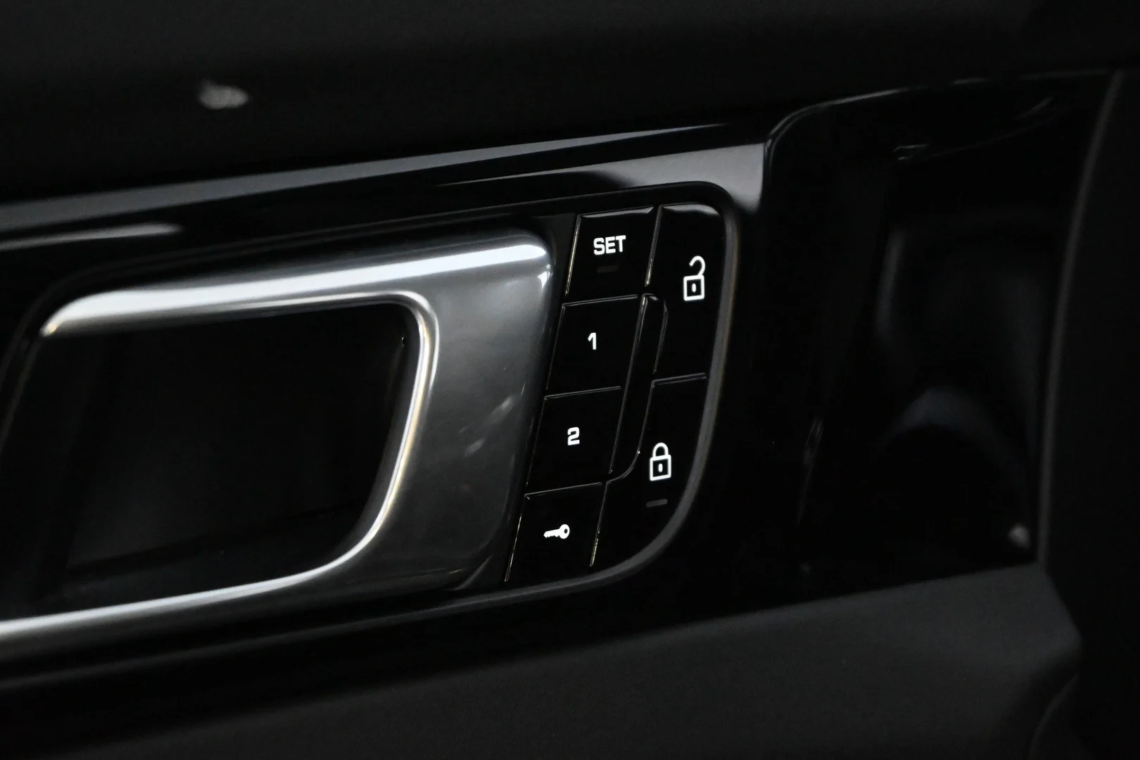 Car Image - 2QdnSHVkoVMx713pyMq5BB
