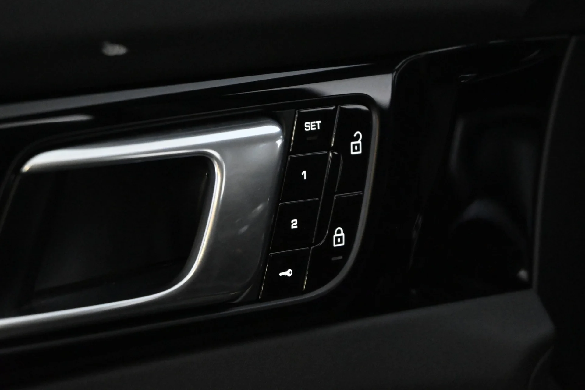 Car Image - 2QdnSHVkoVMx713pyMq5BB