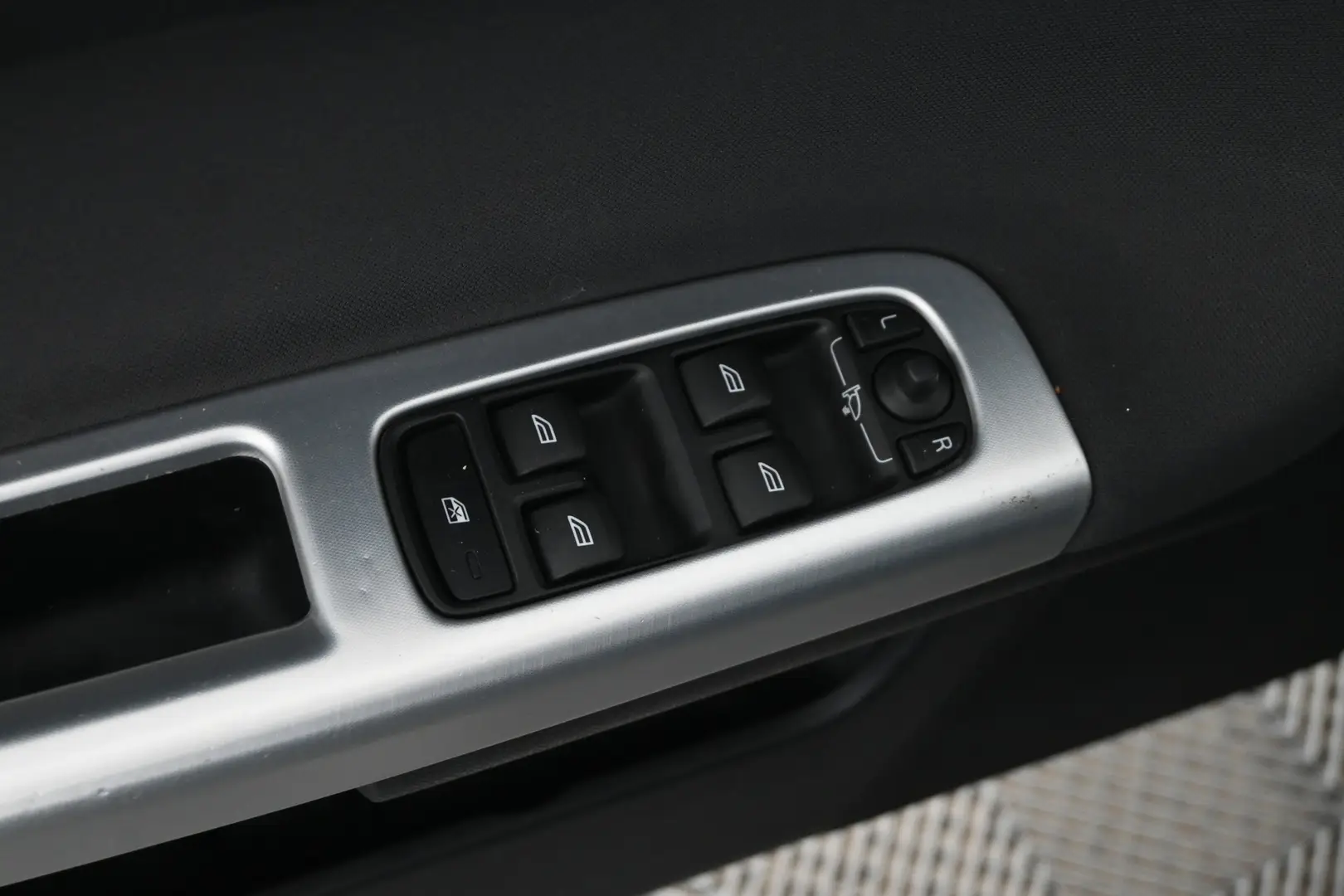 Car Image - 54IHcw51SUf6Id2MbPJ72b