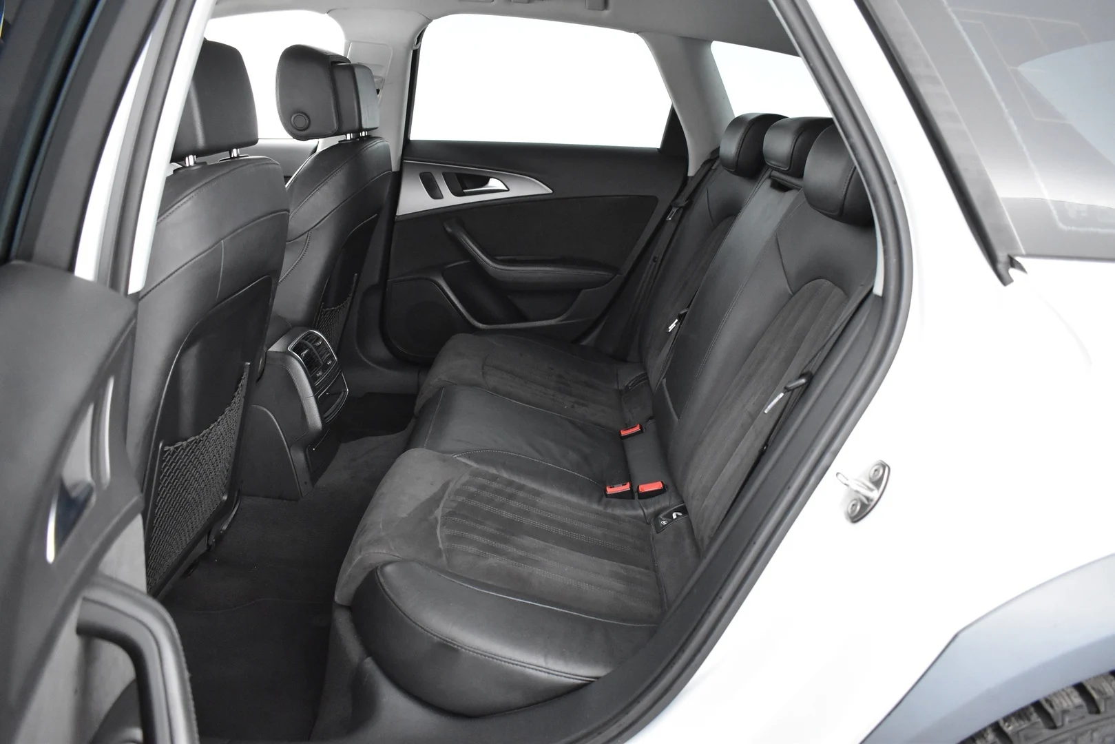 Car Image - s3t8kQRC9e63L09X03sxk