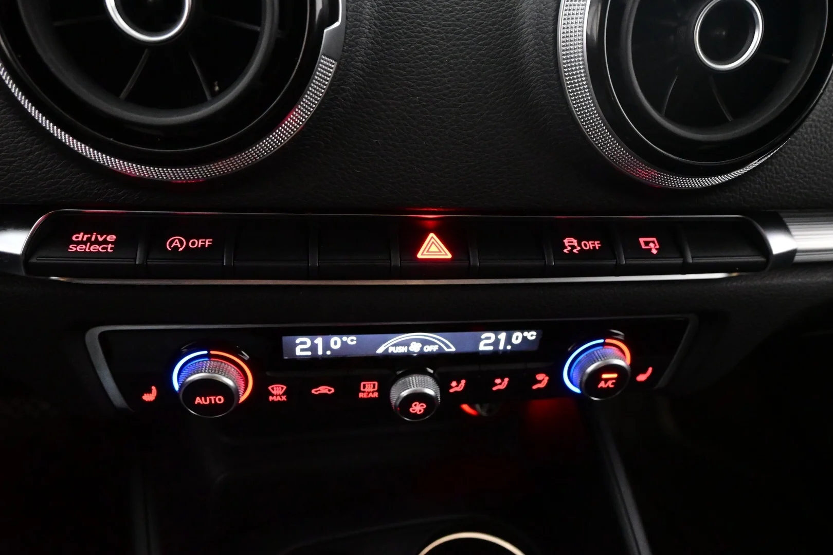 Car Image - fcLf4cOHPBOeLtnsmPOue