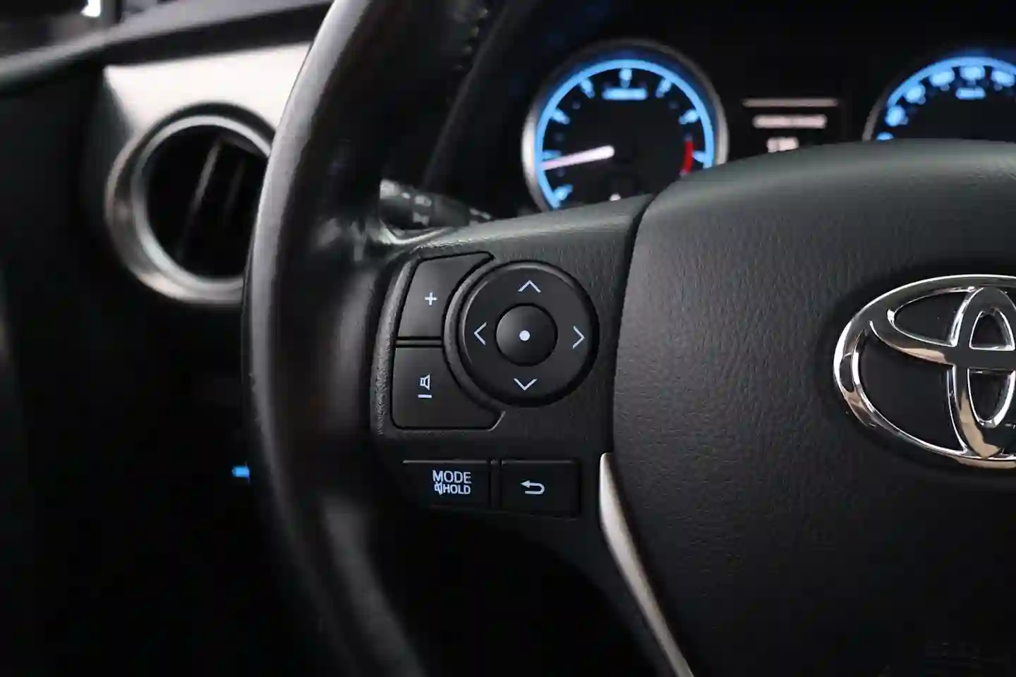 Car Image - 2pzL3Fp15PlvBHNJrLXWDV