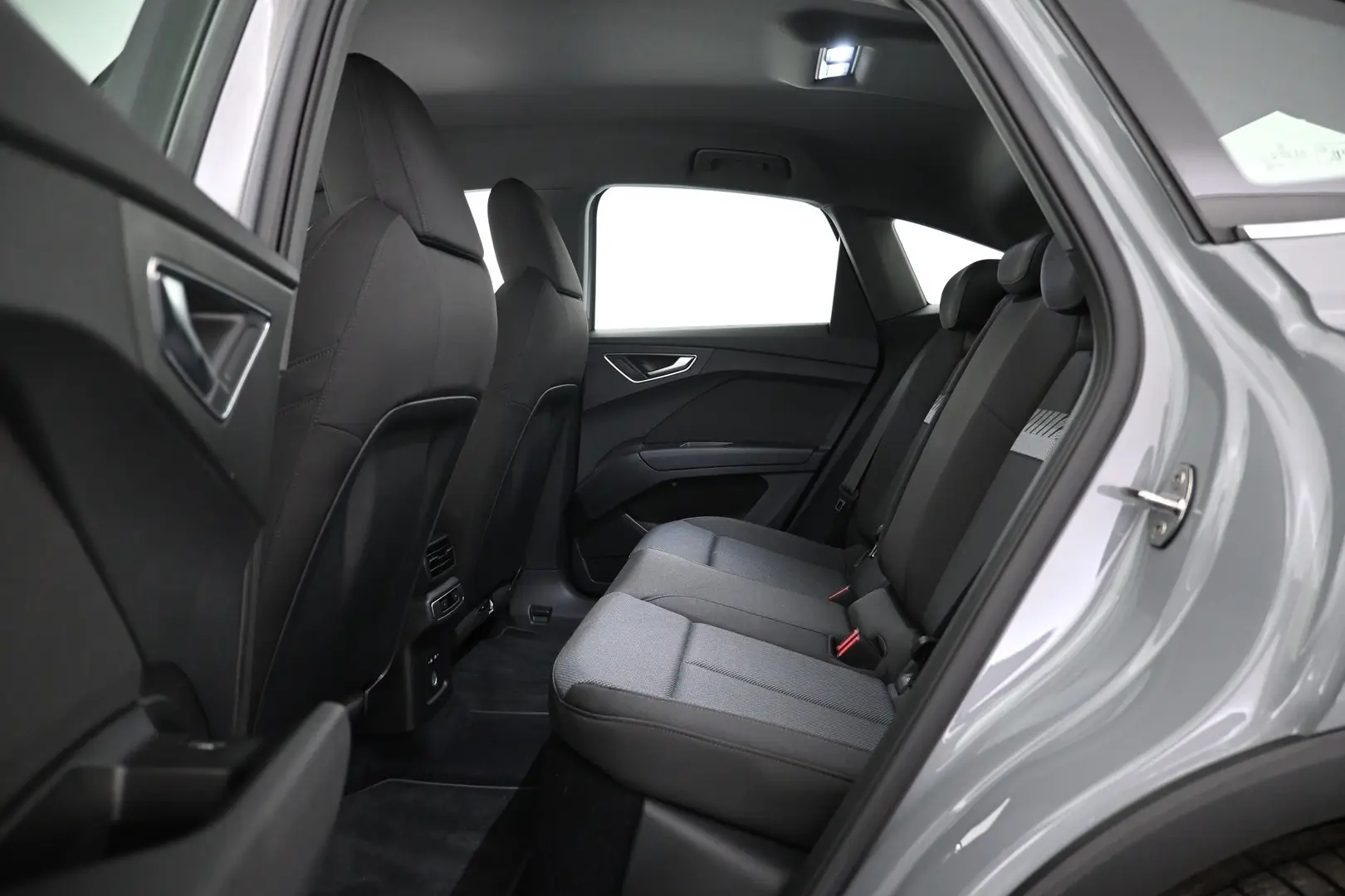 Car Image - 2OIW3Lo43tdeowmxfrRpU8
