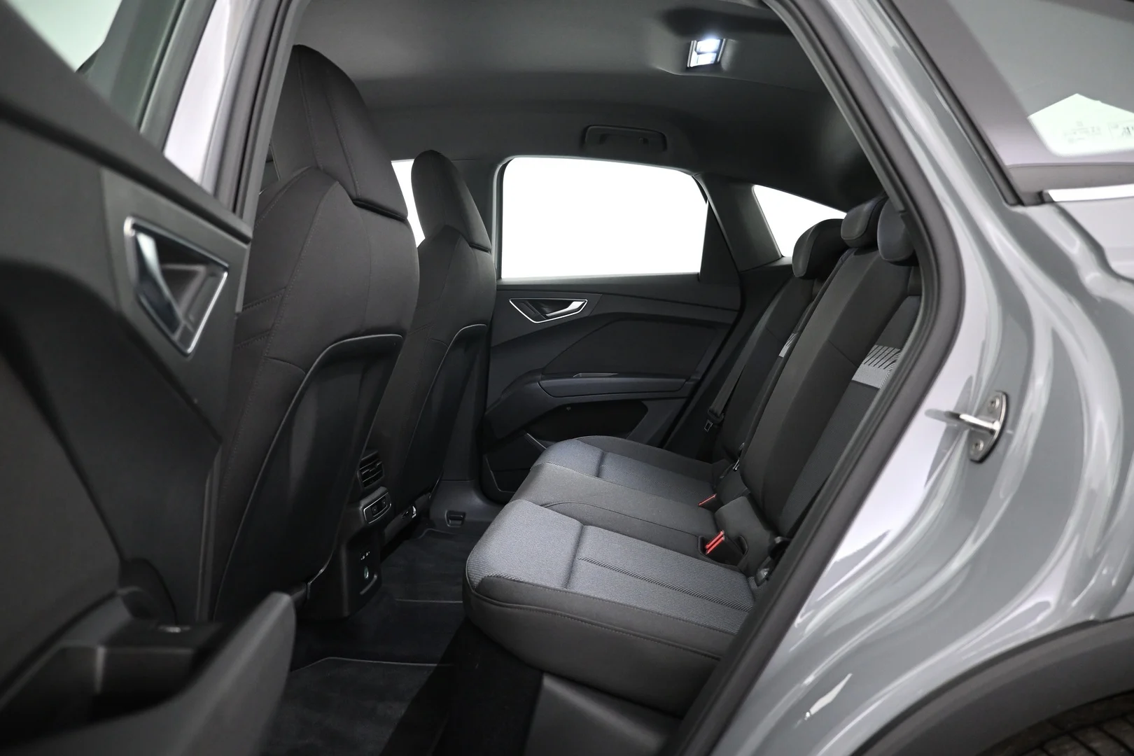 Car Image - 2OIW3Lo43tdeowmxfrRpU8
