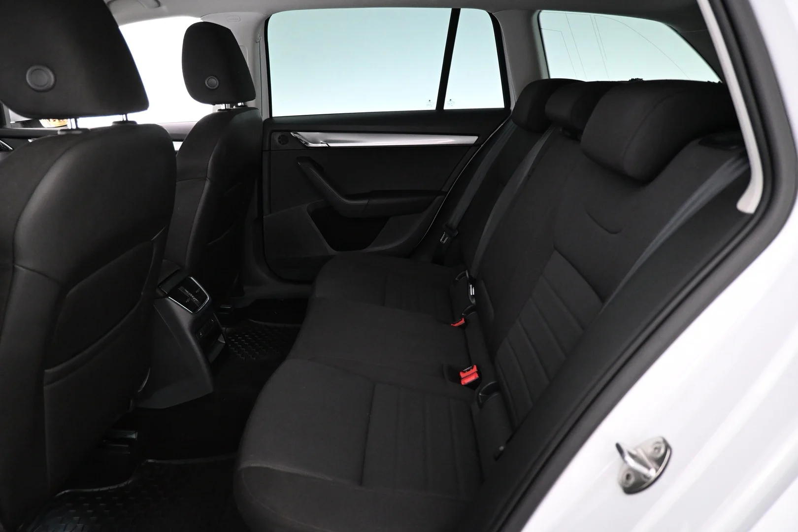 Car Image - 7L1sp9m9TnY8U71oJalGuT