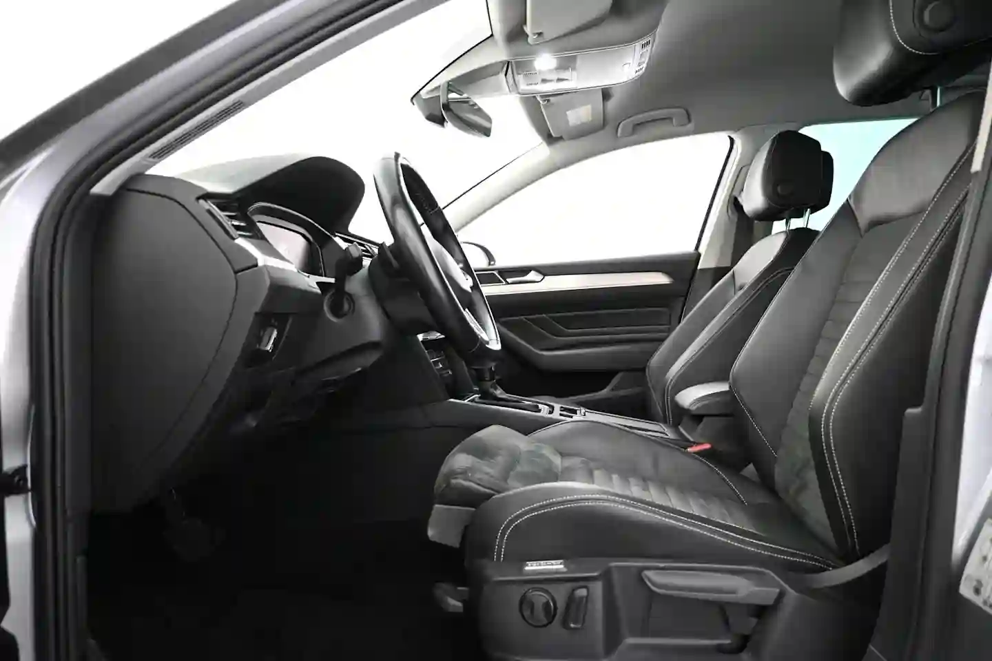 Car Image - 4WxI4rjex6lI6QBCWIs0GX