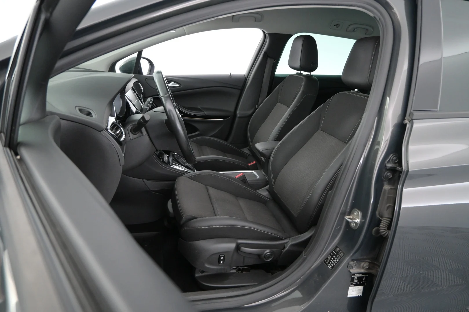 Car Image - rWY4bQcUAwrS8ythy5s2q