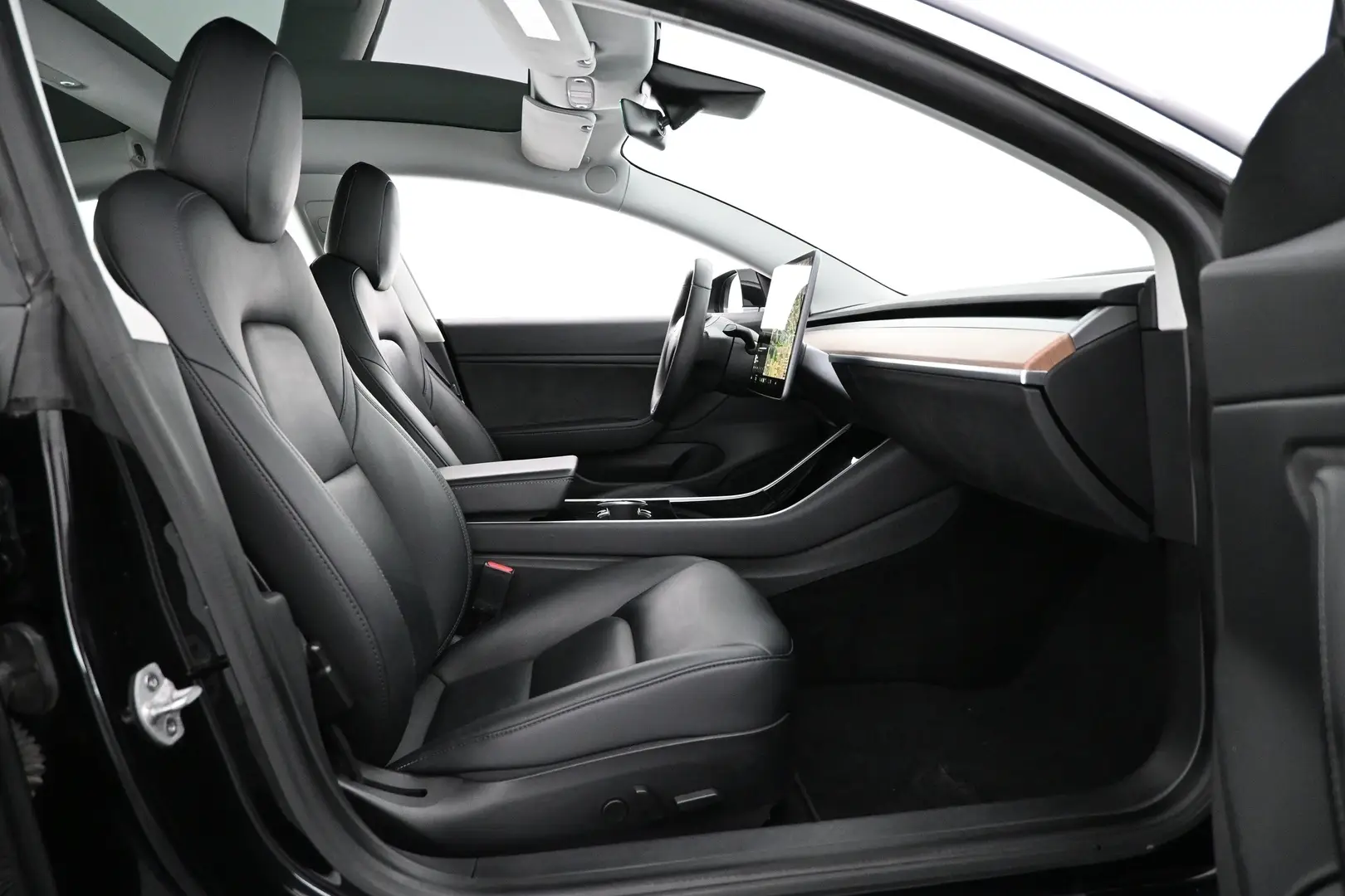 Car Image - 5AHX0tp3x9fn8yA6UIH9PW