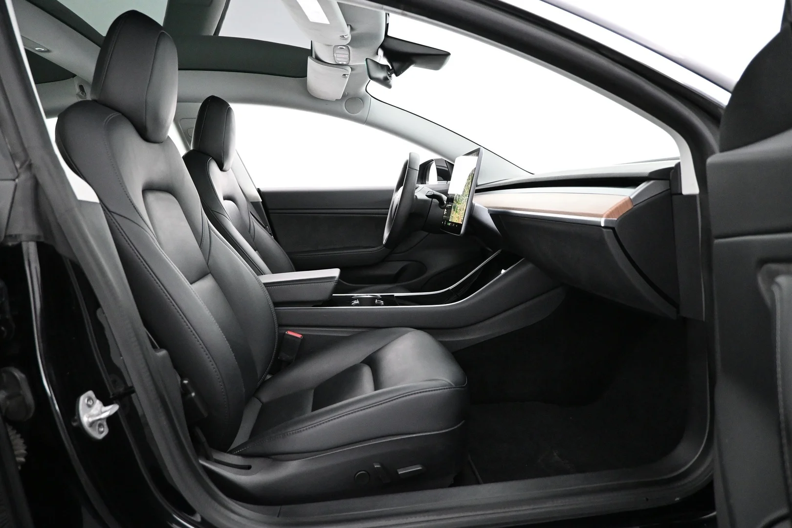 Car Image - 5AHX0tp3x9fn8yA6UIH9PW